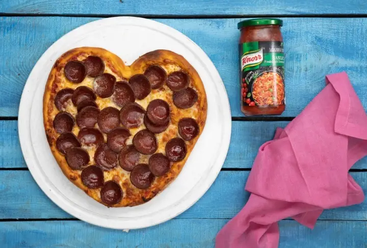 Kalp Şeklinde Pizza | Videolu Tarif