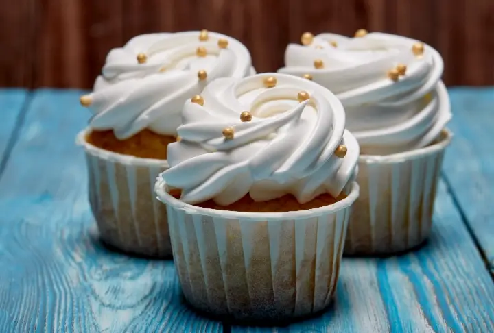 Beyaz Çikolatalı Cupcake ve Frosting