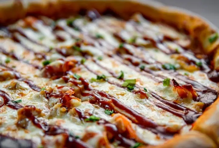 Evde Barbekü Soslu Tavuklu Pizza