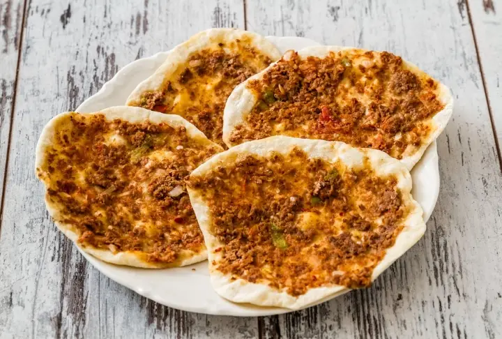 Ev Yapımı Fırında Lahmacun