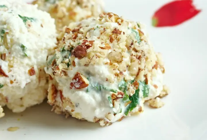 Lor Peynirle Yapabileceğiniz 3 Kahvaltılık Meze Tarifi