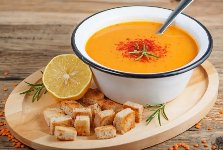 Kemik Suyuna Mercimek Çorbası