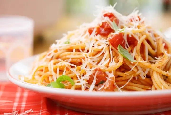 Spaghetti Napoliten | Videolu Tarif