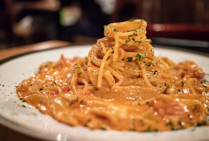 Sriracha Soslu Kremalı Makarna Tarifi