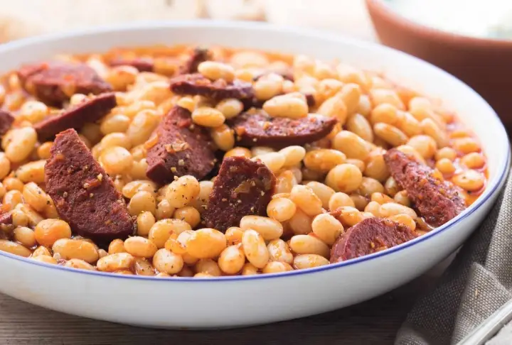 Sucuklu Kuru Fasulye Tarifi | Videolu Tarif