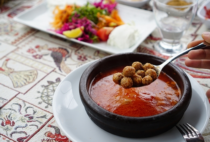 Dağılmayan Sulu Köfte Tarifi