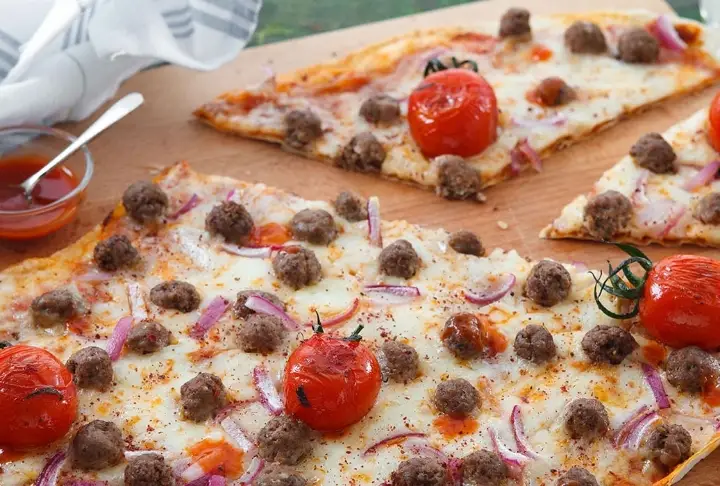 Sumaklı Köfteli Pizza