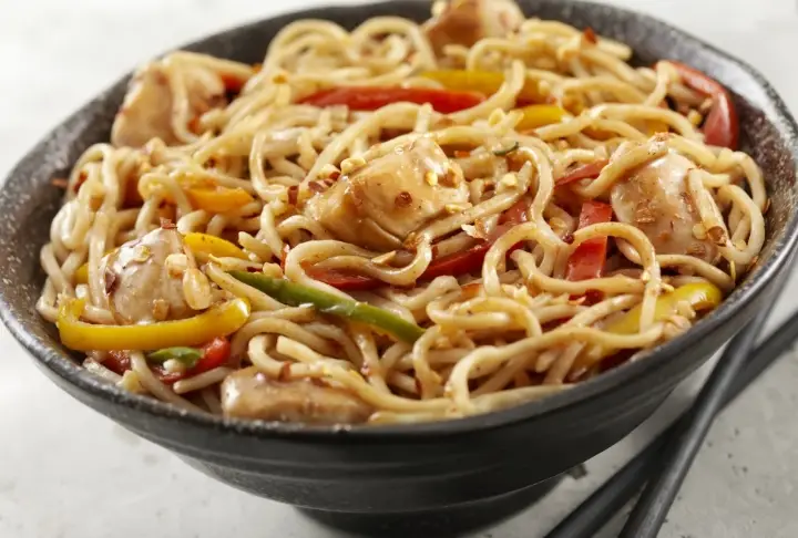 Susamlı Tavuklu Noodle