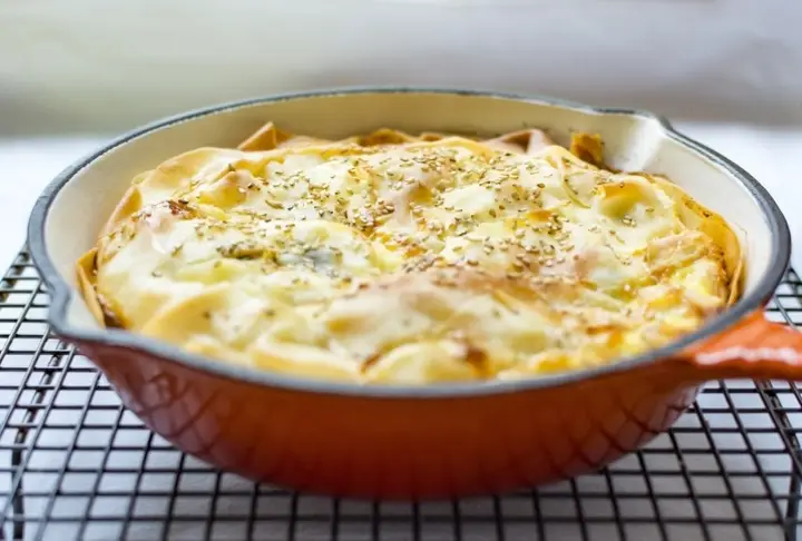 Tava Bastı Böreği