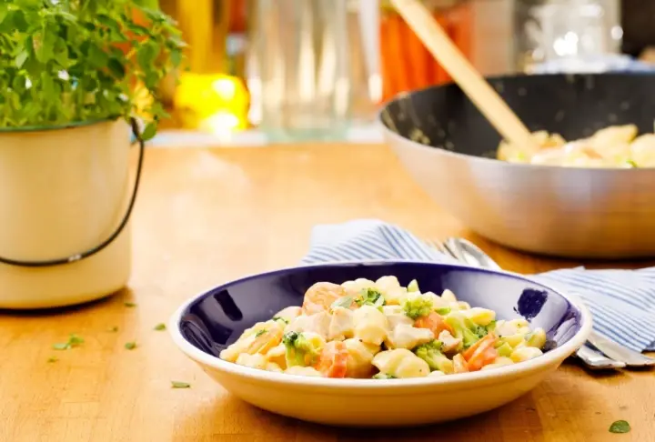 Brokoli ve Tavuklu Makarna | Videolu Tarif