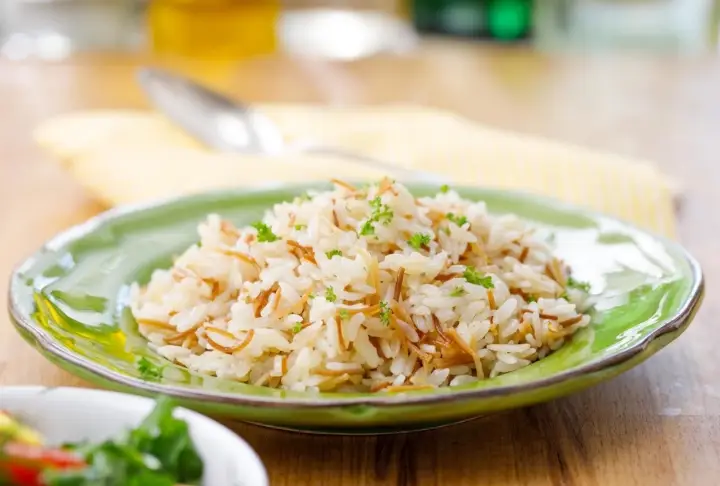 Şehriyeli Pilav Tarifi (Tereyağlı) | Videolu Tarif