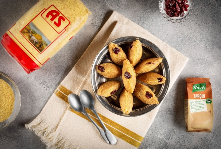 Yaban Mersinli İrmik Helvası