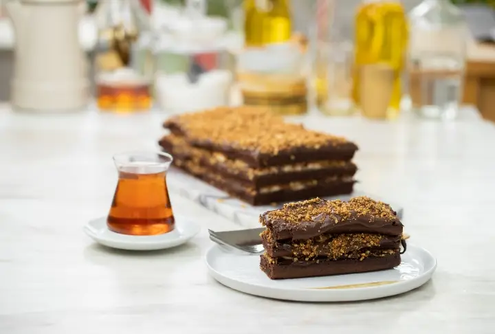 Pratik ve Kolay Yaş Pasta Tarifi | Videolu Tarif