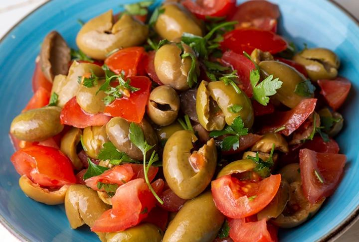 Zeytin Salatası Tarifi