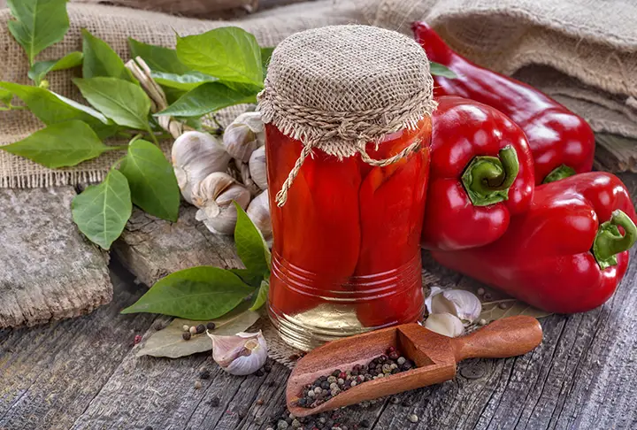 Yağlı Kırmızı Biber Turşusu Tarifi