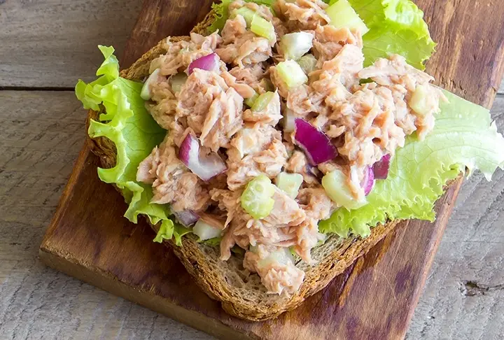 Mayonezli Ton Balığı Salatası Tarifi