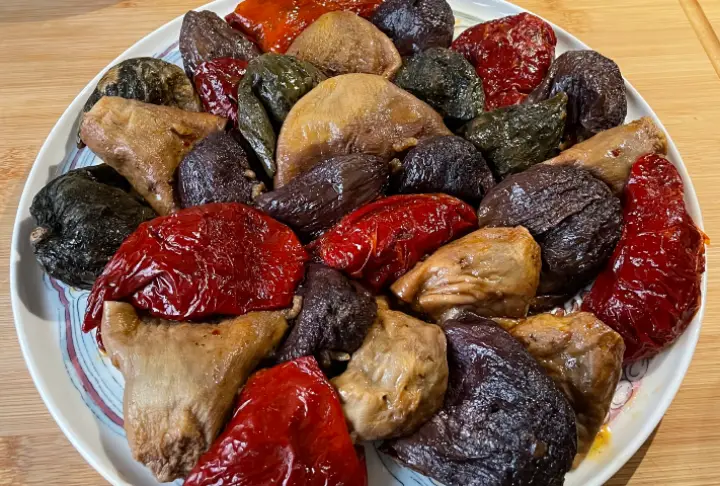 Happyfoods’dan Zeytinyağlı Kuru Patlıcan Biber Dolması Tarifi